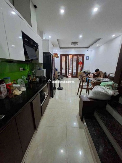 Cô Lan cán bộ về hưu gửi bán nhà trung tâm Thạch Bàn, Long Biên dưới 6.6 tỷ. DT 40m2